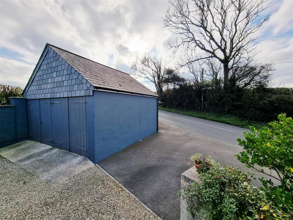 Garage 1.jpg
