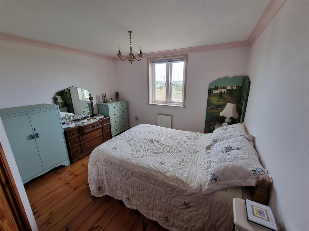 Bed 1.jpg