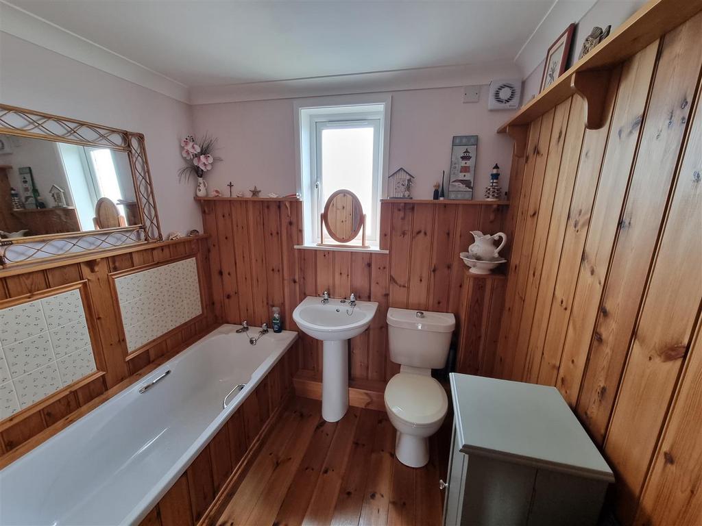 Family Bathroom.jpg