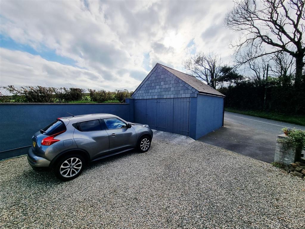 Double garage.jpg