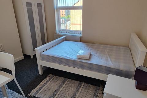 2 bedroom end of terrace house to rent, Nottingham NG7