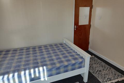 2 bedroom end of terrace house to rent, Nottingham NG7