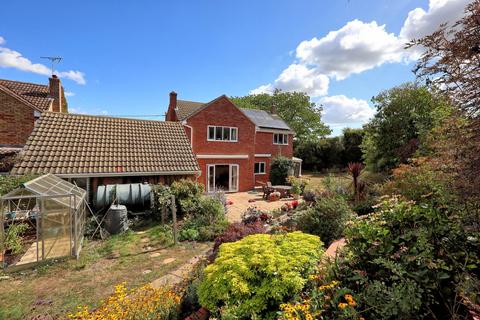 4 bedroom detached house for sale, Mell Road, Tollesbury