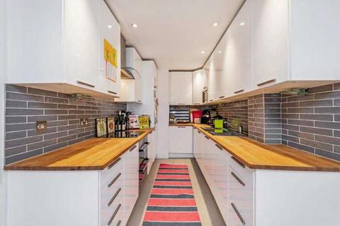 2 bedroom flat for sale, Gloucester Terrace, London W2