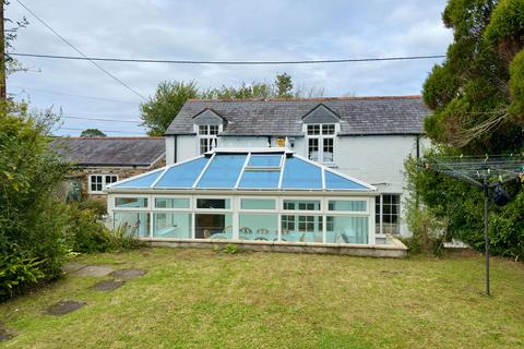 3 bedroom cottage for sale, Tredrizzick, Rock.