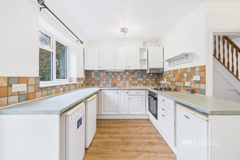 3 bedroom semi-detached house to rent, Golding Road, Sevenoaks, Kent. TN13