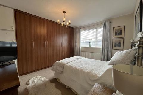 2 bedroom semi-detached bungalow for sale, Markfield Crescent, Bradford BD12