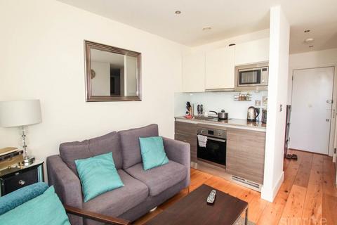 Studio to rent, Station Road , Hayes , Middlesex