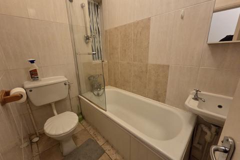 1 bedroom flat to rent, London SW11