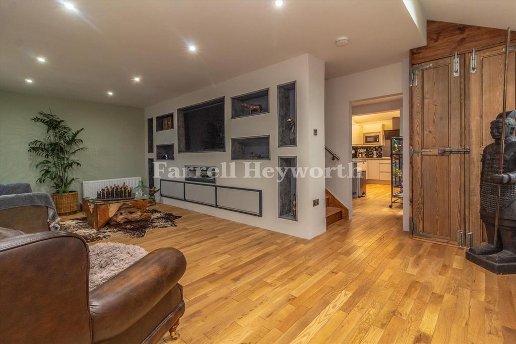 Lounge image 3