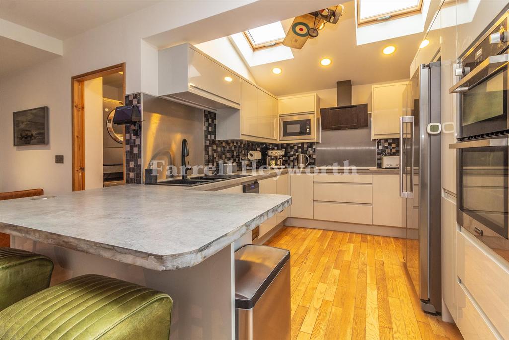 Kitchen image 5