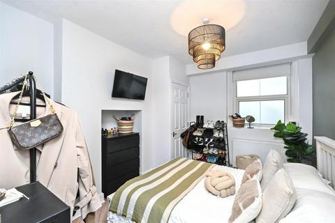 2 bedroom flat for sale, Hardwick Road, Eastbourne