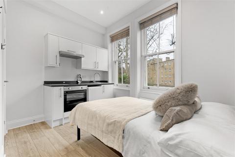 Studio to rent, Stanwick Road, London W14