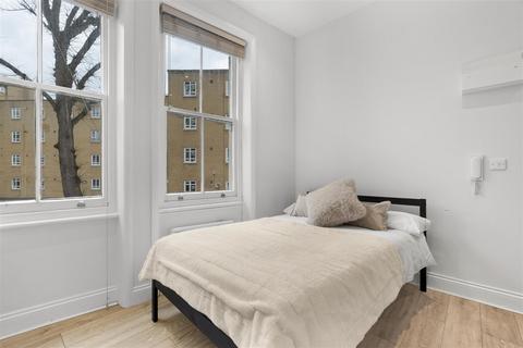 Studio to rent, Stanwick Road, London W14