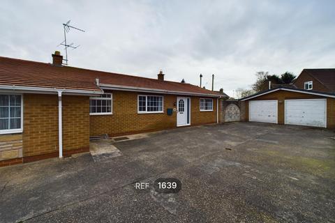 3 bedroom detached bungalow to rent, Elmfield Drive, Brandesburton, YO25