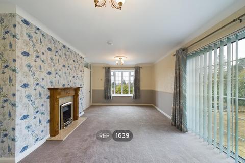 3 bedroom detached bungalow to rent, Elmfield Drive, Brandesburton, YO25