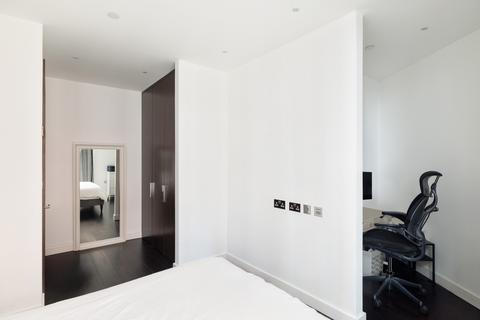 1 bedroom flat for sale, Haines House, Charles Clowes Walk, London SW11