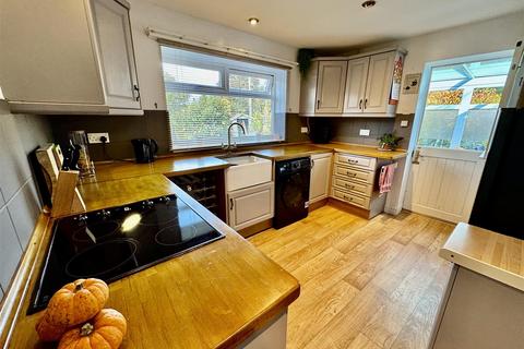 1 bedroom detached house for sale, Gyrn Goch, Caernarfon