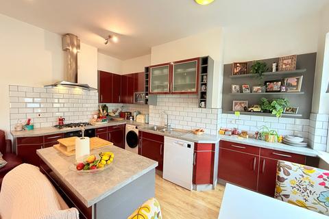 2 bedroom apartment for sale, Victoria Road, Shipley BD18