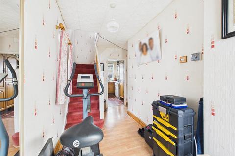 24 Longlands Avenue, Coulsdon, CR5 2QJ