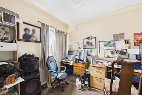 24 Longlands Avenue, Coulsdon, CR5 2QJ