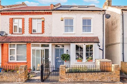 undefined, Gould Road, Twickenham TW2