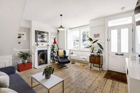 undefined, Gould Road, Twickenham TW2