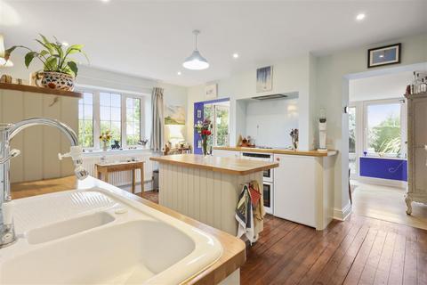 undefined, Oakridge Lynch, Stroud
