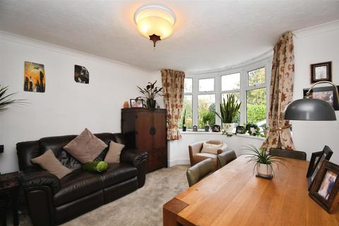 3 bedroom semi-detached house for sale, County Road North, Hull
