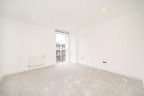 3 bedroom flat to rent, Christchurch Avenue, London NW6