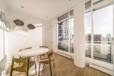 2 bedroom flat to rent, Coral Row, London SW11