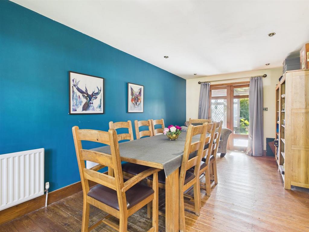 Dining Area.jpg