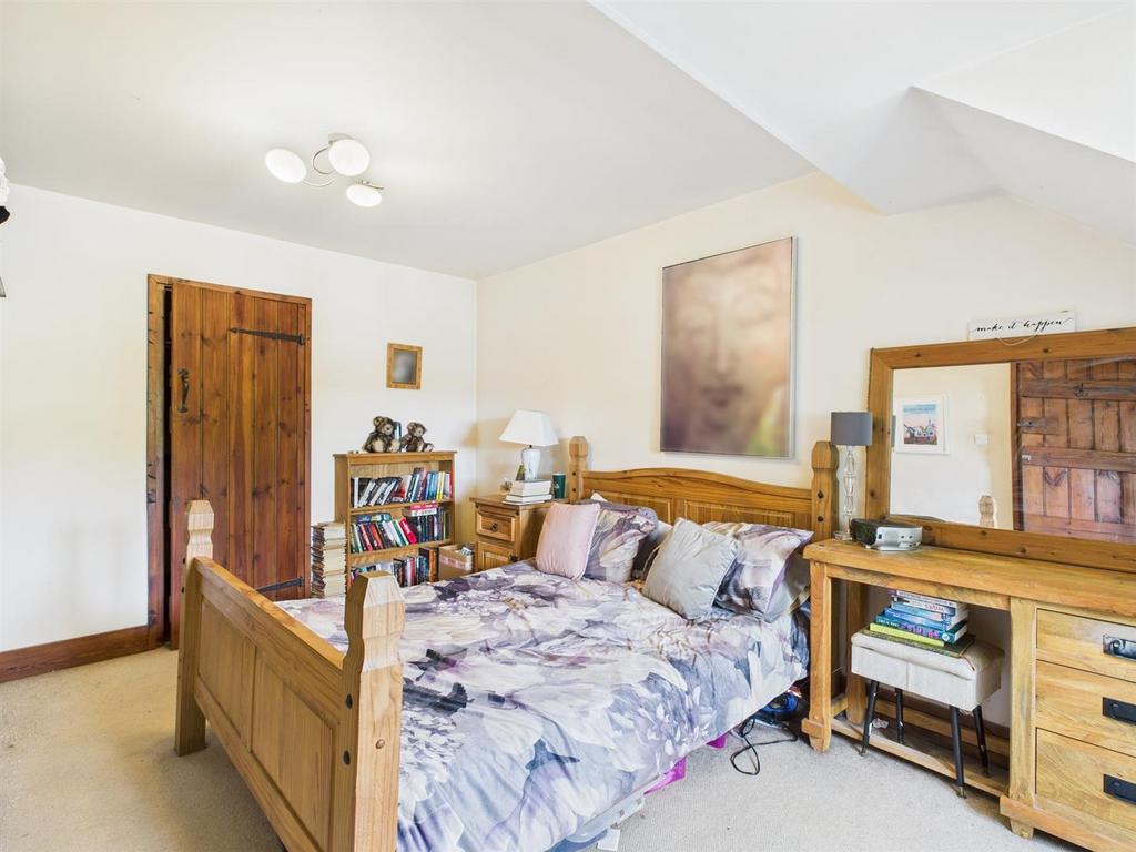 Bedroom 1.jpg