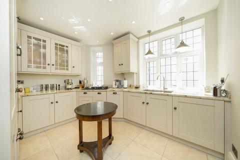 4 bedroom flat for sale, Finchley Road, London NW2