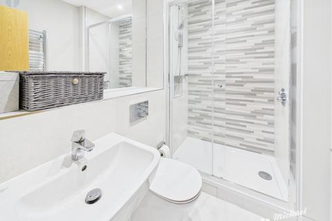 2 bedroom flat for sale, The Arc, High Street, Aylesbury