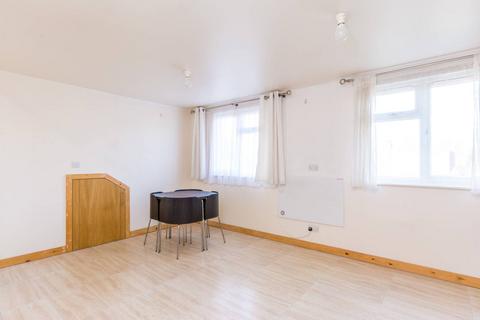 Gunnersbury Lane, Gunnersbury, London, W3