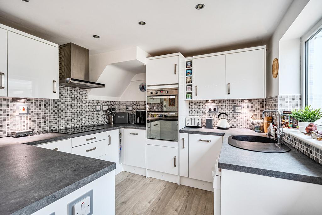 1369313-22-68f24f...