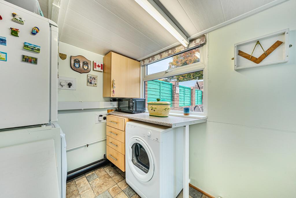 1369313-28-68f251...