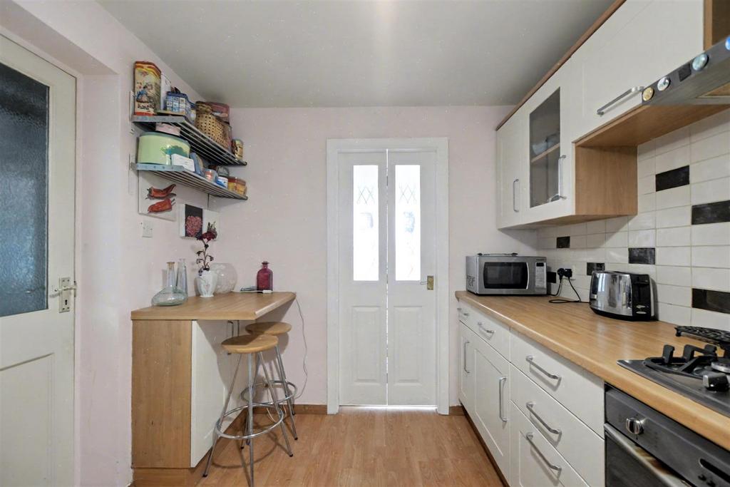 Kitchen 2.jpeg