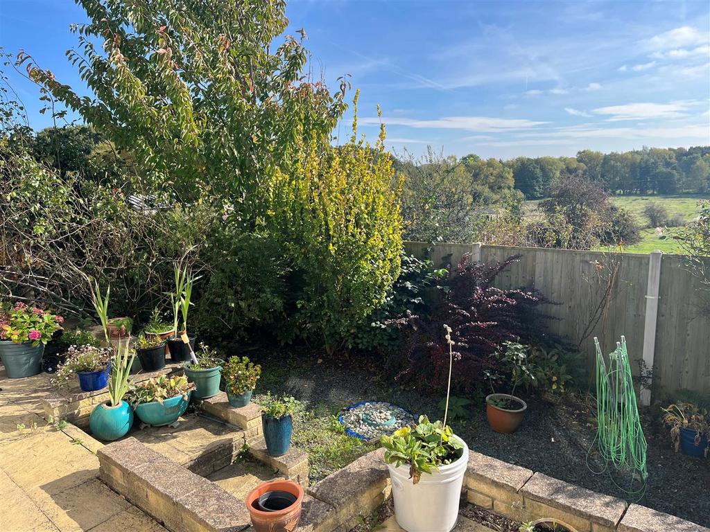 16 Station Road Garden 1.jpg