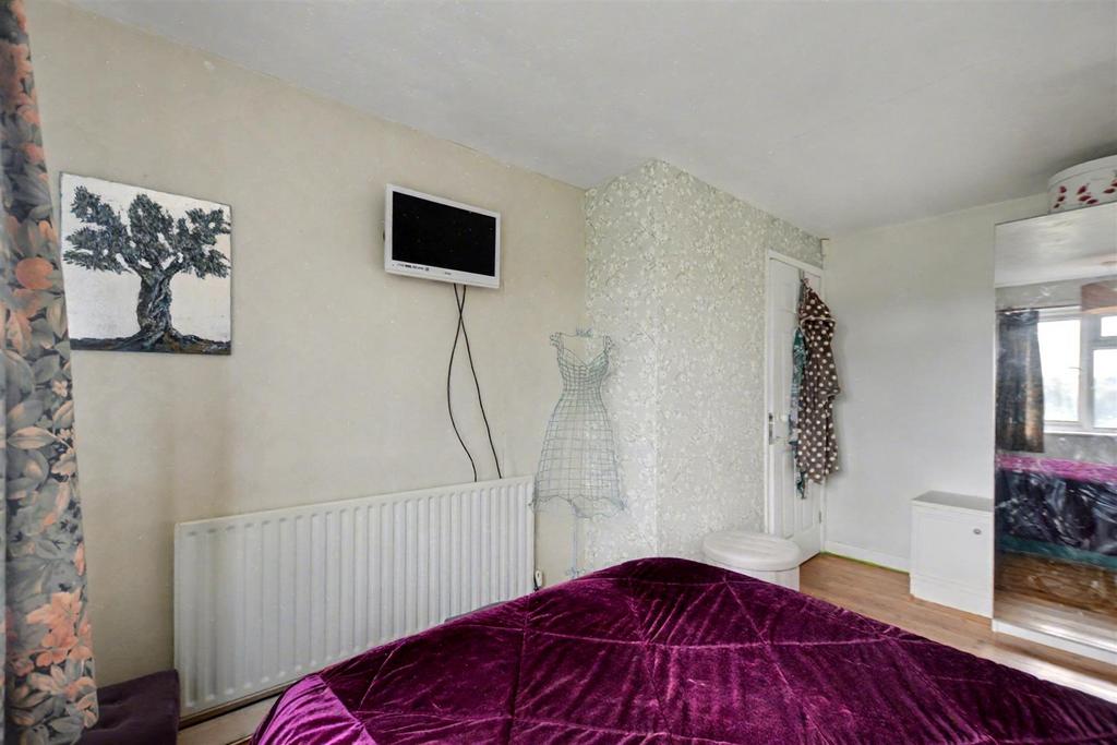 Bedroom 1 3.jpeg