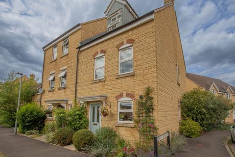 Avenue De Gien, Malmesbury, SN16