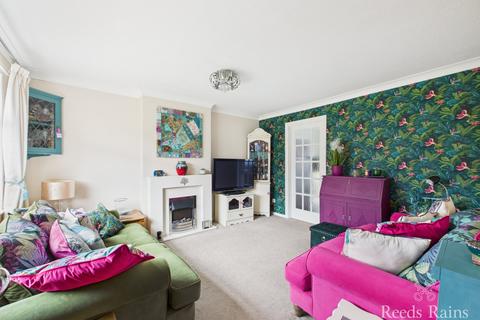 3 bedroom semi-detached house for sale, Kildale Close, East Yorkshire HU8