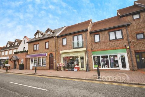 2 bedroom flat to rent, The Broadway, Farnham Common, Slough, SL2