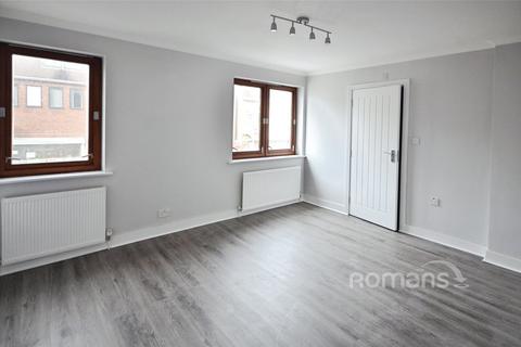 2 bedroom flat to rent, The Broadway, Farnham Common, Slough, SL2