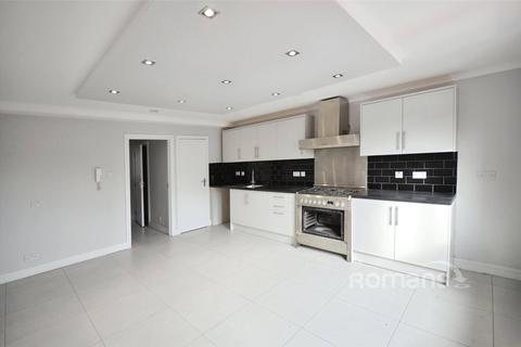 2 bedroom flat to rent, The Broadway, Farnham Common, Slough, SL2