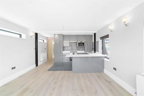 2 bedroom flat to rent, Villiers Road, Willesden NW2