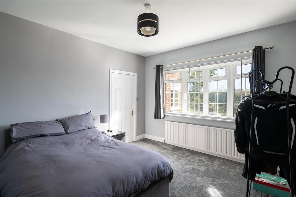 The Oaks internals m.jpg