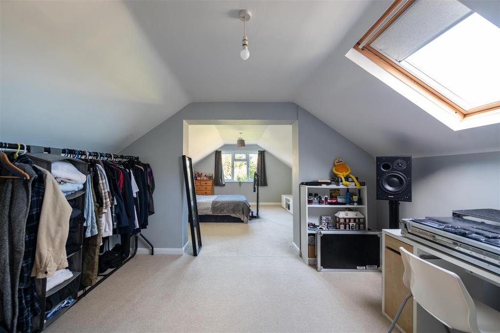 The Oaks internals-4.jpg