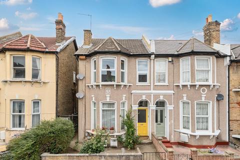 16b Glenwood Road, London, SE6 4NF